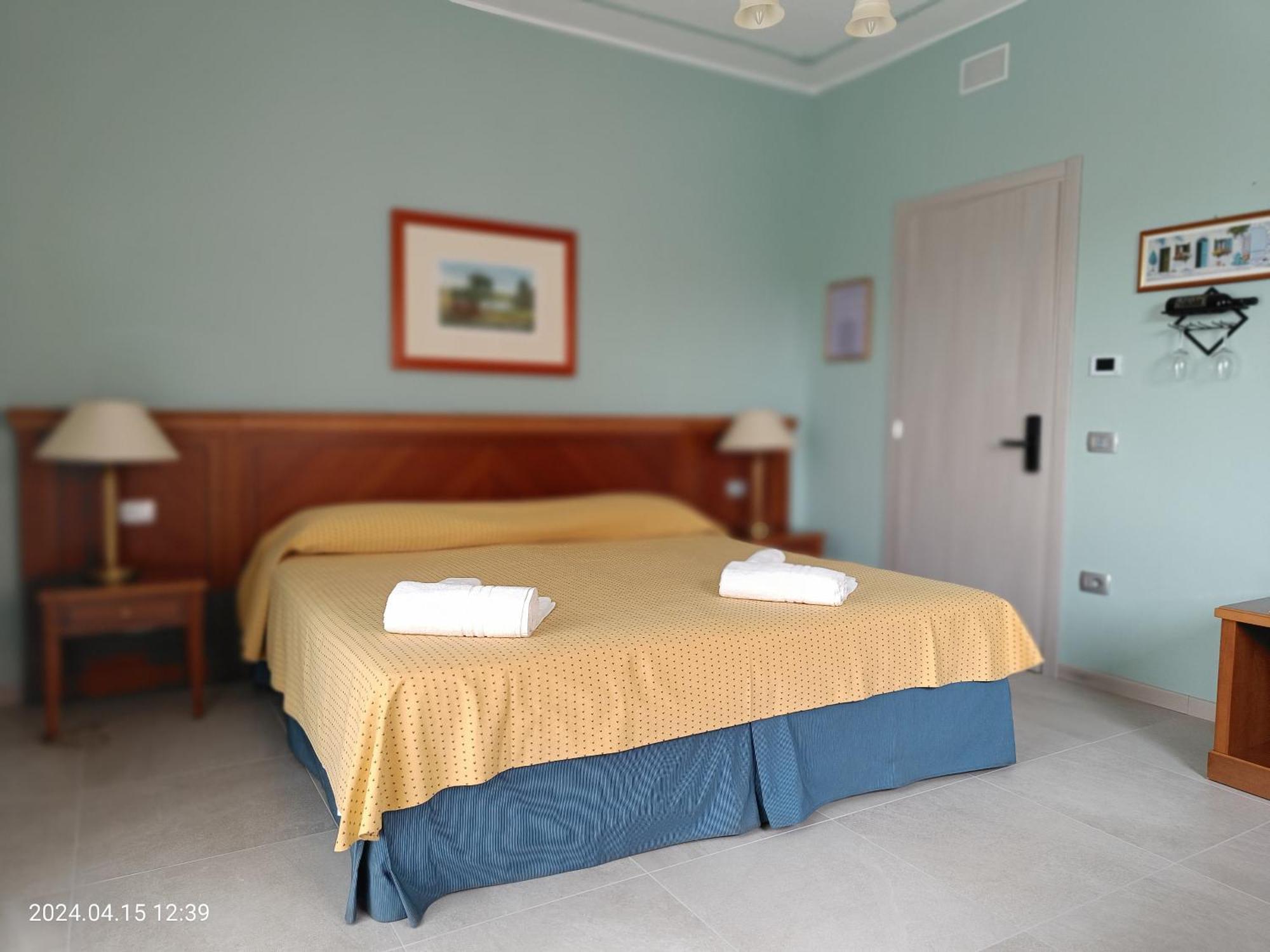 Villa Mariana Bed And Breakfast 살루초 외부 사진